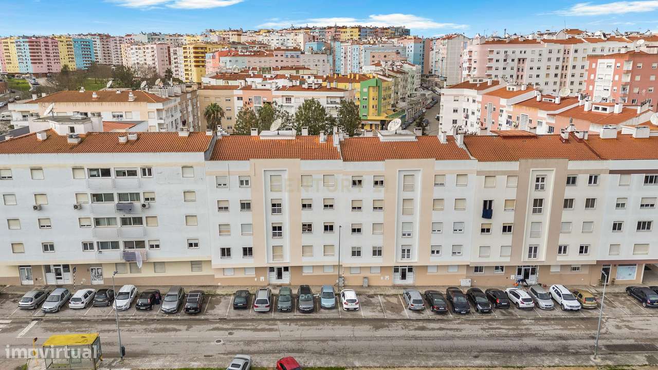 T3 Luminoso em Santa Marta do Pinhal – Espaço e Conforto no Coração de-27