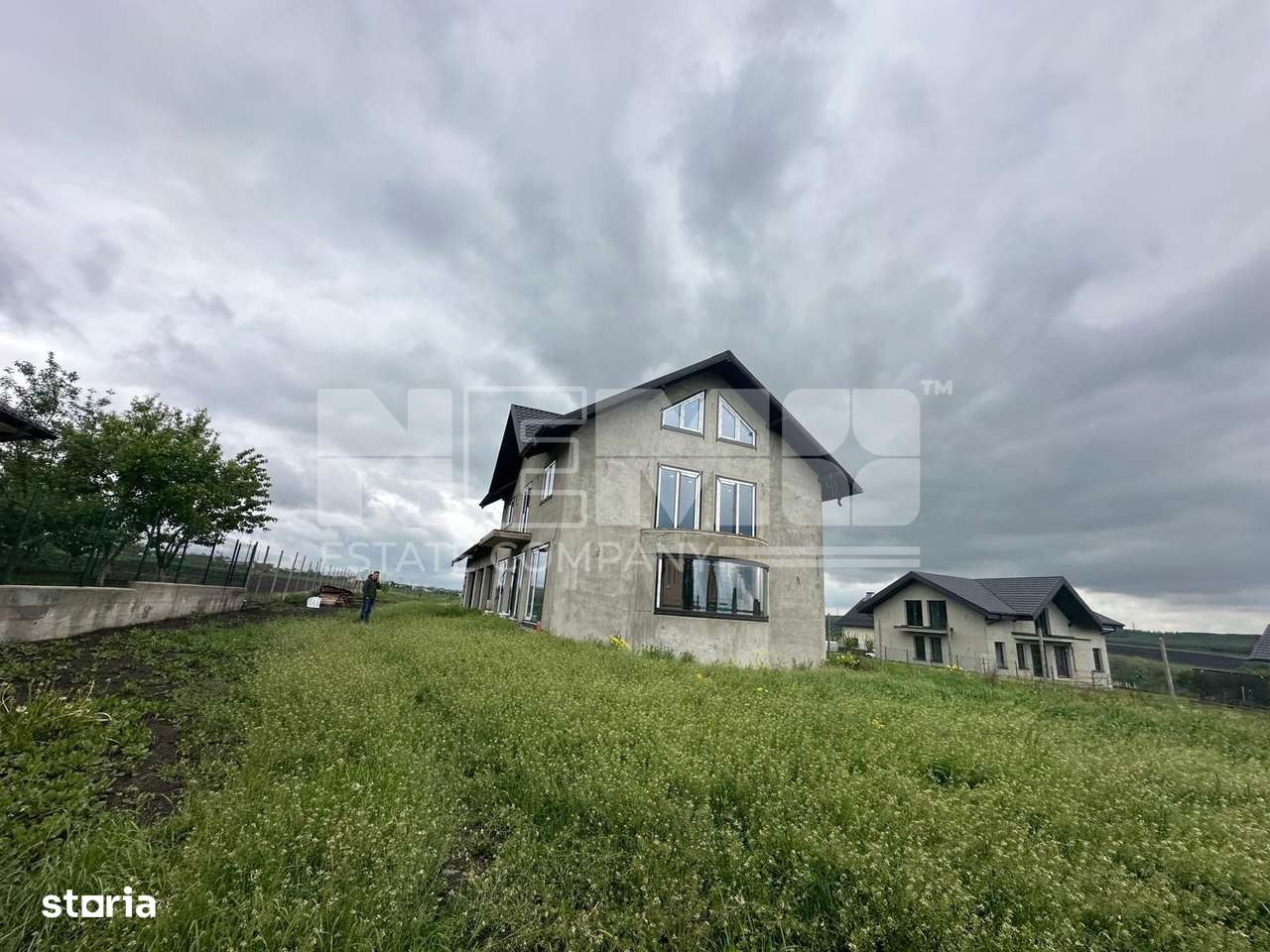 CASĂ LA GRI DE VÂNZARE ÎN MOARA NICA, SUCEAVA | 200.000€ - Imagine principală: 2/16