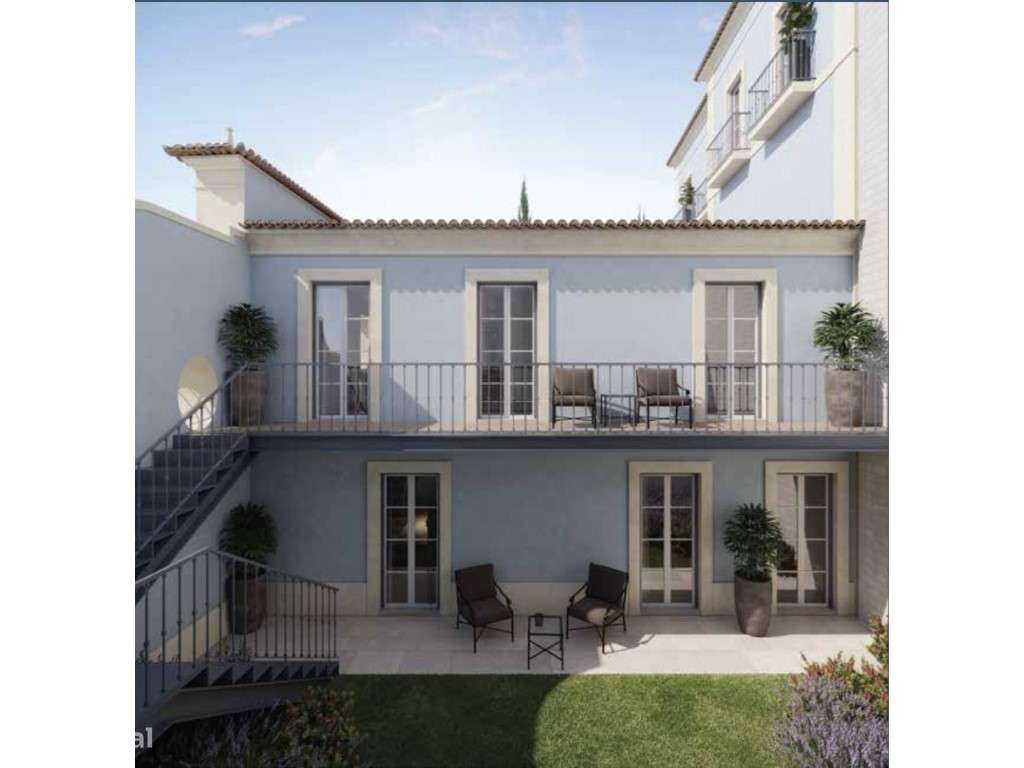 Apartamento T3 com varanda e estacionamento na Estrela - Grande imagem: 1/23