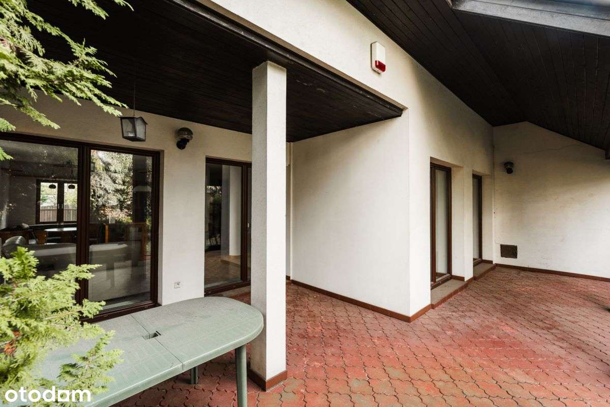 Przestronny i klimatyczny dom w spokojnej okolicy-6