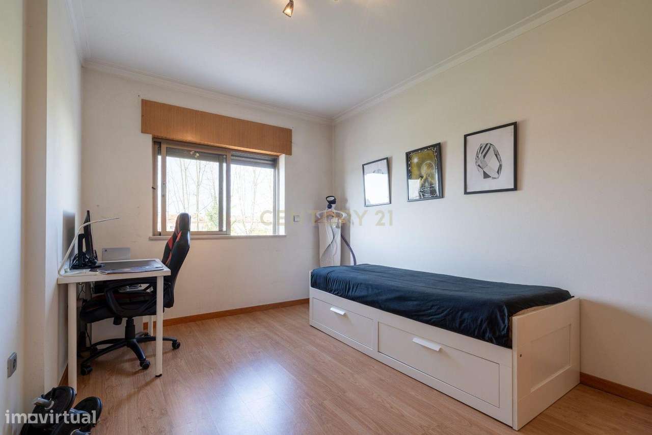 Excelente Apartamento T2 com elevador e garagem-24