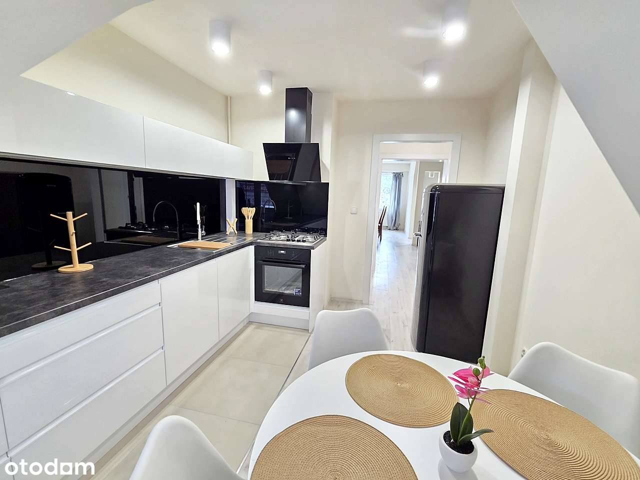 2-poziomowy apartament przy Jeziornej-13