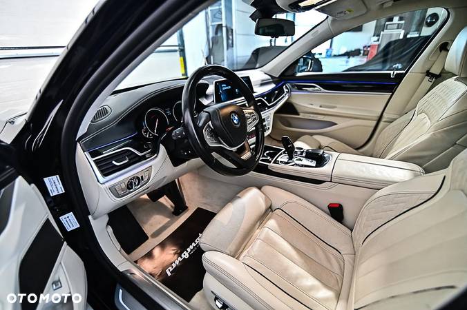 BMW Seria 7 750Li xDrive - 34