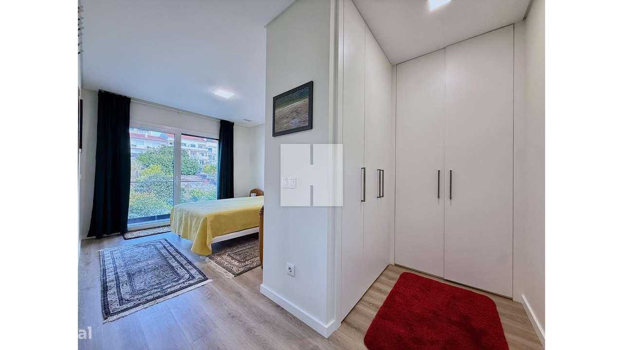 Espaçoso T4+1 Duplex c/ Vista Mar-24