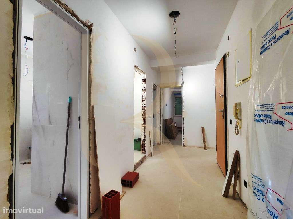 Apartamento T4 remodelado no Laranjeiro - Almada-6