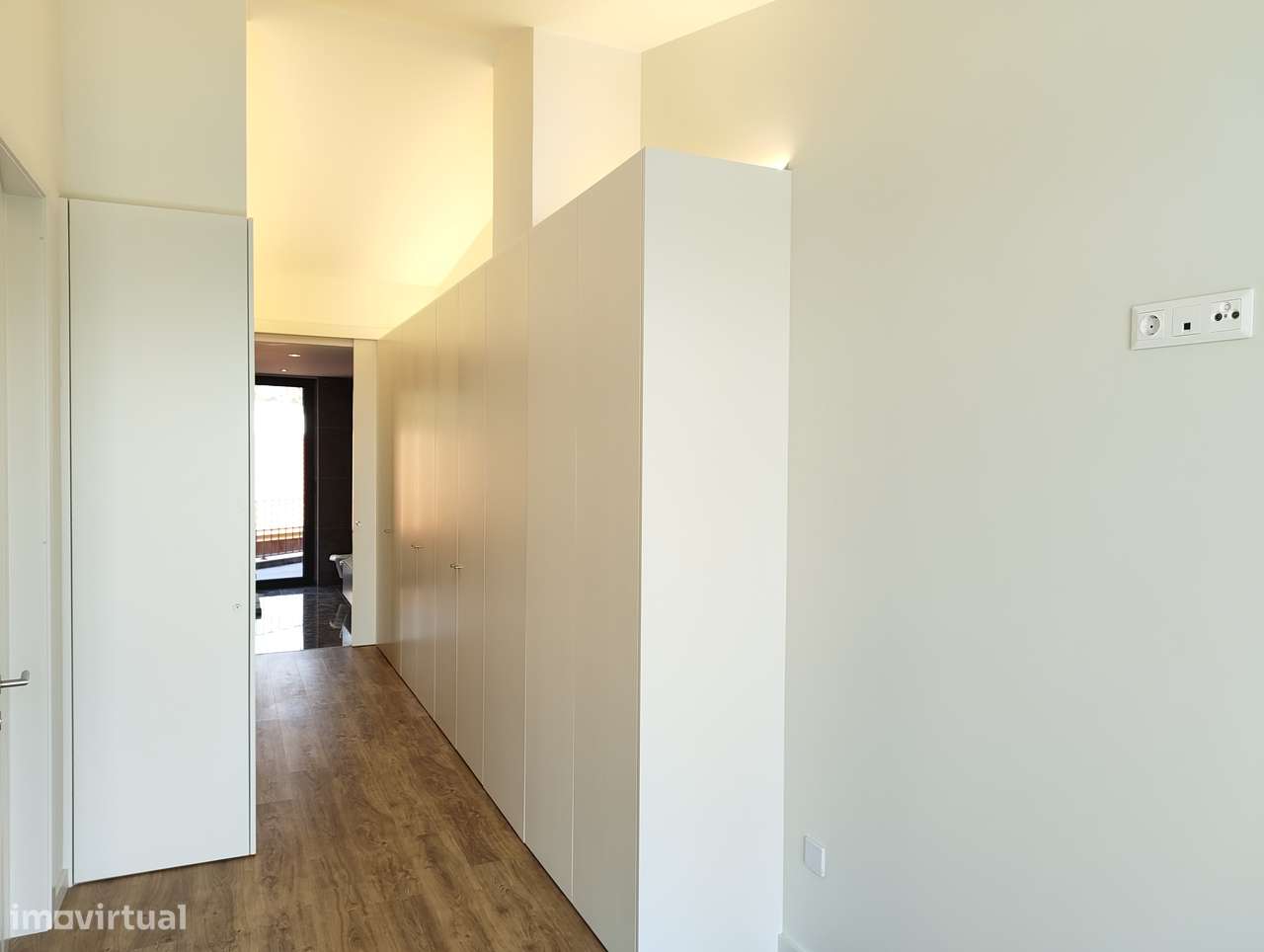 Moradia T4 com piscina, garagem e jardim em Canidelo-34