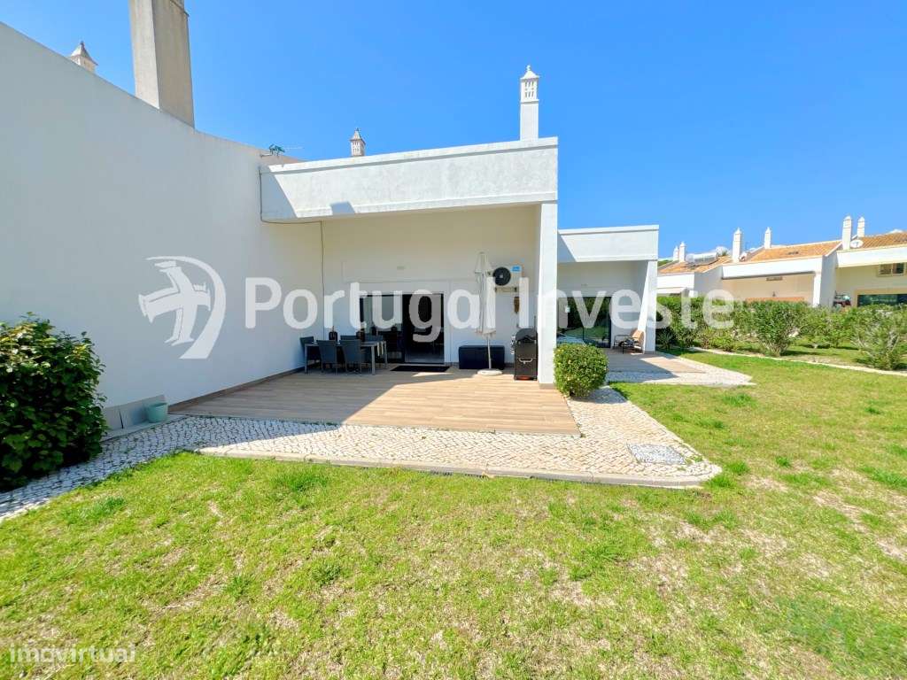 Moradia de Luxo com 3 Suites + T1 Independente em Condomínio com Pi...-16