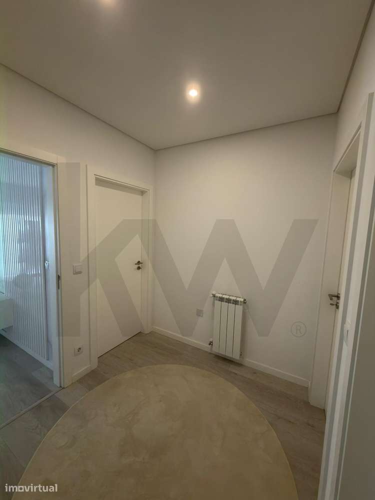 EXCELENTE APARTAMENTO T3 , COM TERRAÇO, PARA VENDER EM SANTIAGO-9