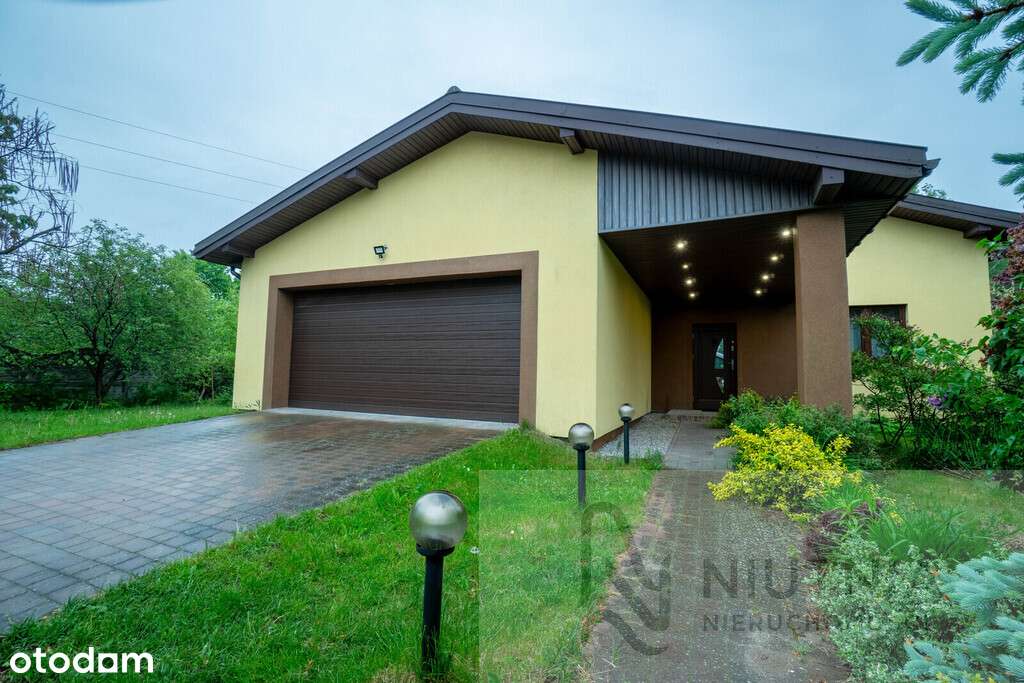 Wolnostojący dom z podwójnym garażem!-0