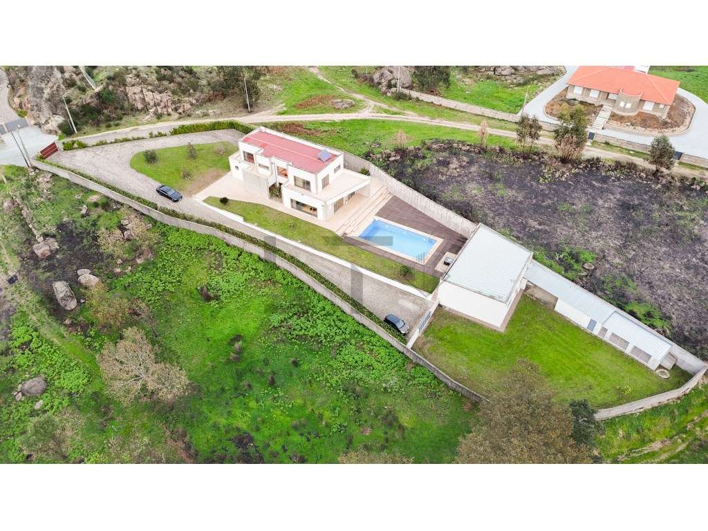 Moradia de Luxo com Piscina para Venda em Marco de Canaveses, Porto - Grande imagem: 4/45