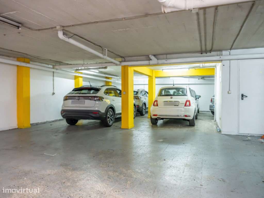 Garagem com 140m2 em Massamá Norte - Grande imagem: 2/12