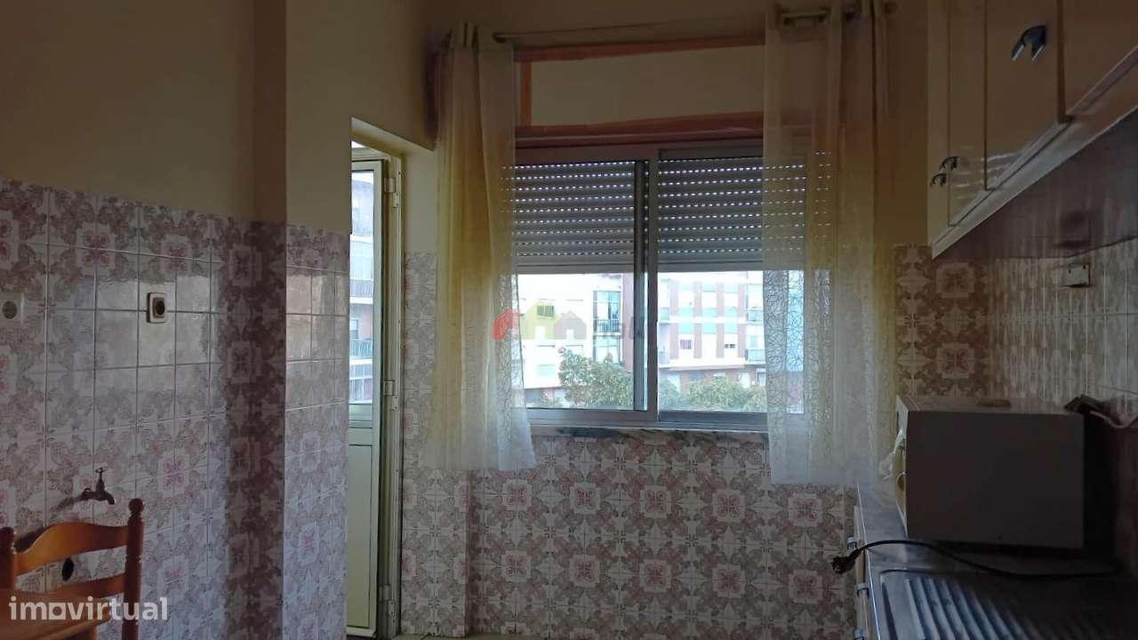 Apartamento T3 no Bairro Afonso Costa - Setúbal-9