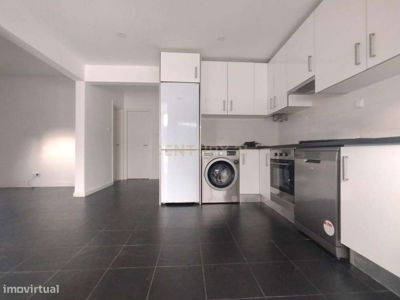 Apartamento Renovado em Amora, Seixal - 2 Quartos e Terraço - Grande imagem: 5/11