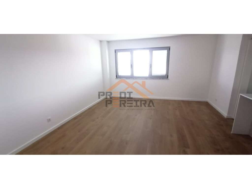 Reservado!
*Última fração disponível*
T2 com arrecadação, situado... - Grande imagem: 5/28