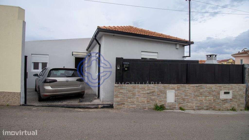 Moradia Térrea em  Pedroso com Garagem e Churrasqueira-17