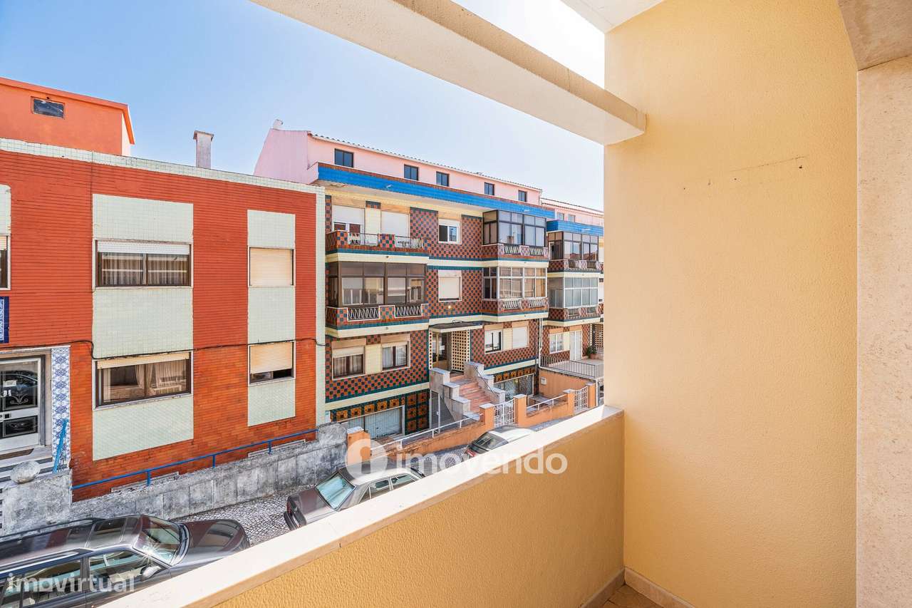 Apartamento T2 com cozinha equipada, na Amadora-11