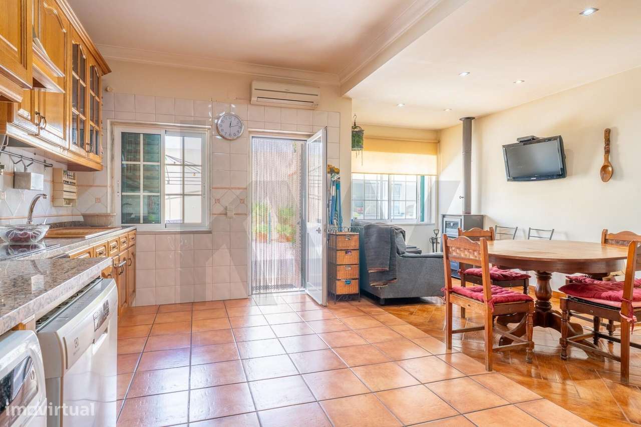 Moradia com Garagem, Terraços e Espaço Comercial – Santa Iria da Azóia - Grande imagem: 4/48