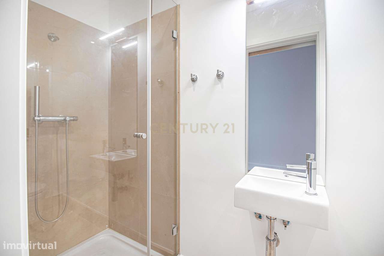 Apartamento T4 +1 com 272 m2 Vista Panorâmica em Lisboa e 3 Lugares de-12