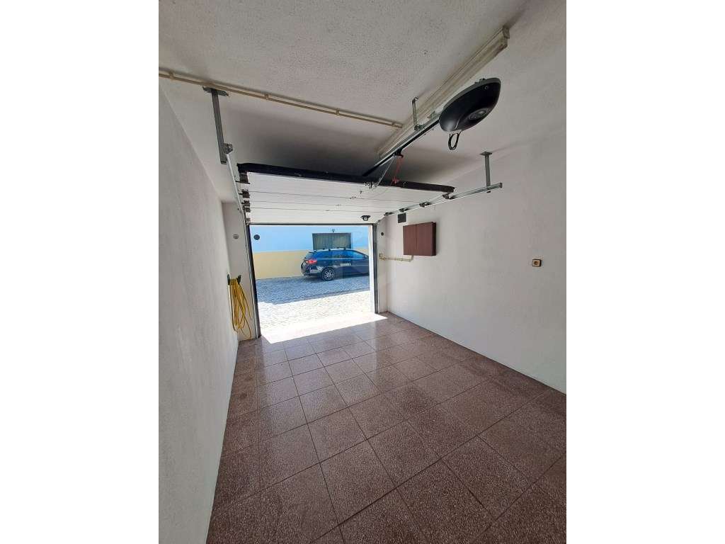 Garagem para arrendamento com água e eletricidade - Grande imagem: 5/10