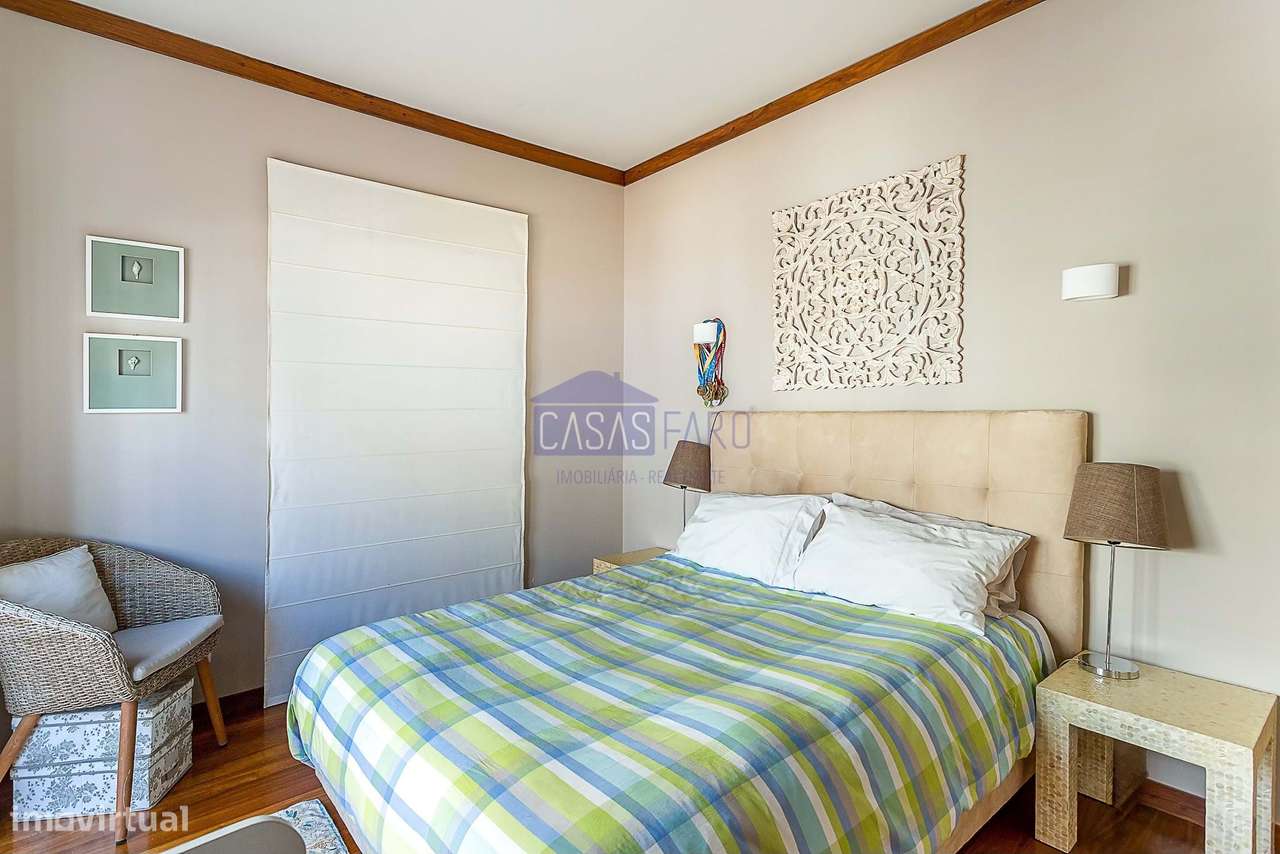 Imponente Moradia V3 de 3 pisos na zona da Avenida 5 de Outubro em Far-29