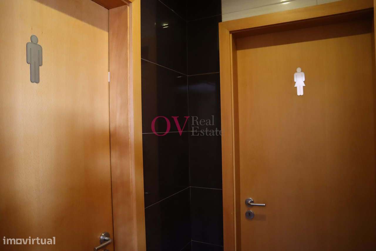 Loja Rés-do-chão, com esplanada, 1ª linha da Praia do Marreco em prédi-16