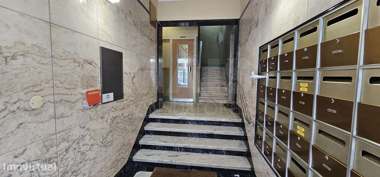 T2 Remodelado Centro do Dafundo - Grande imagem: 3/23