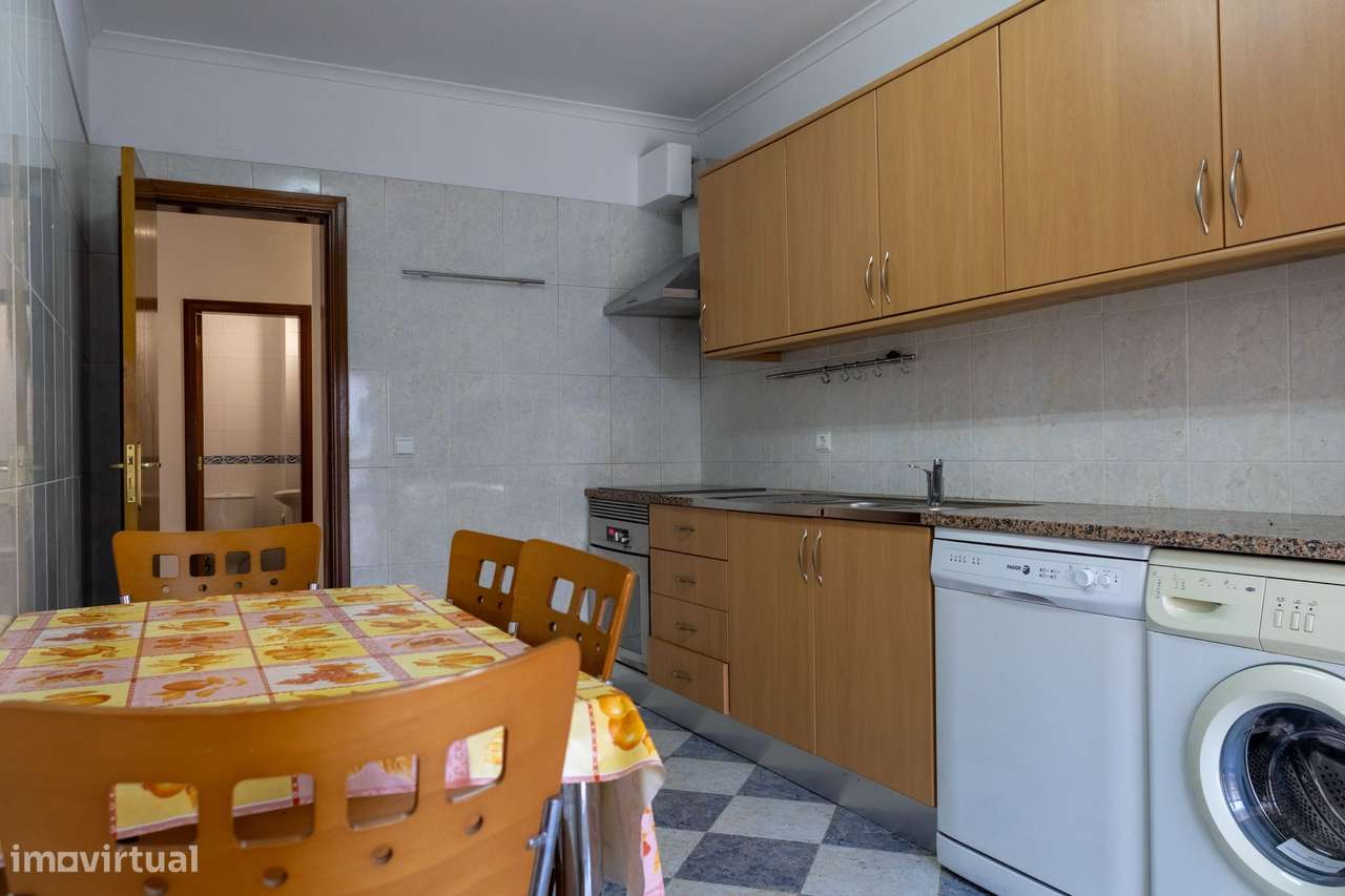 Apartamento T2 Espaçoso em Armação de Pêra com Garagem!-16