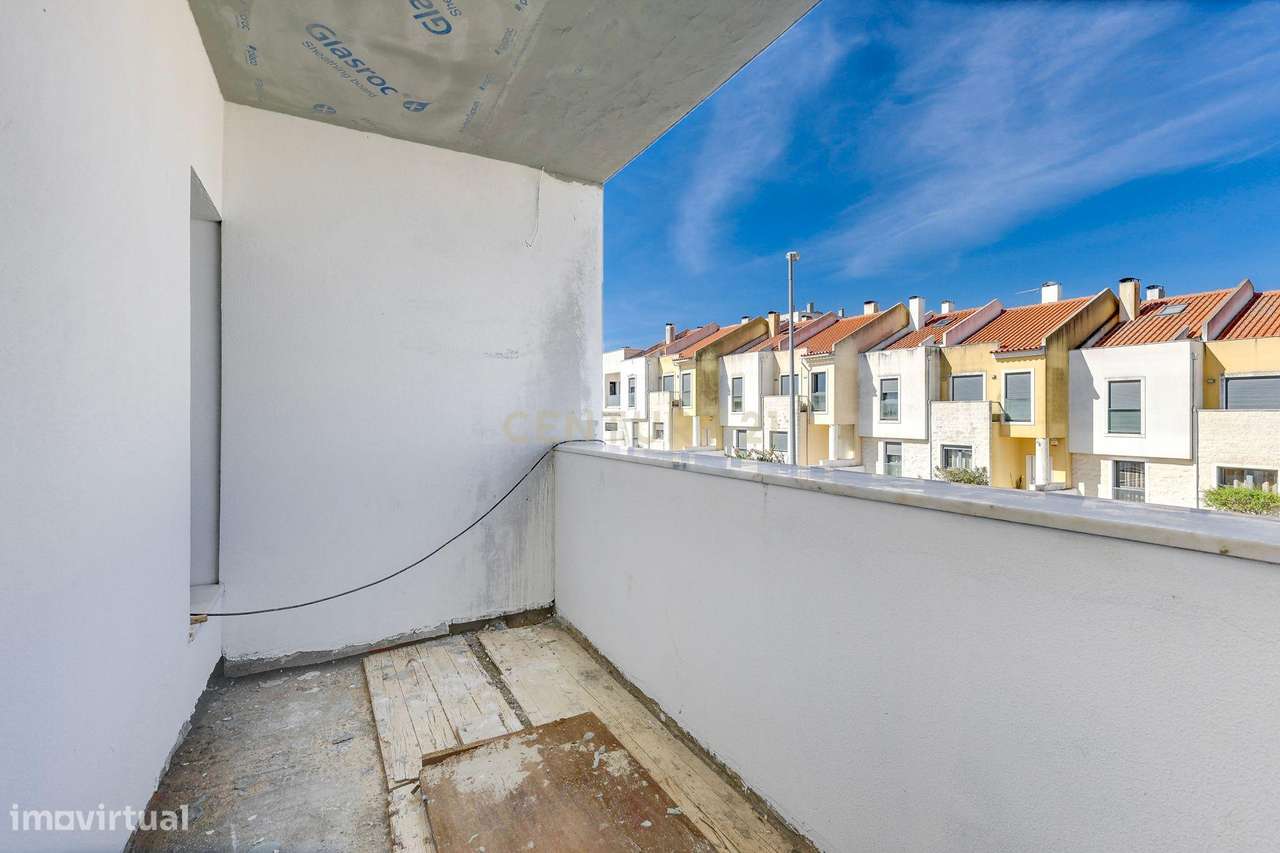 Moradia T4 com piscina em Caneças-40