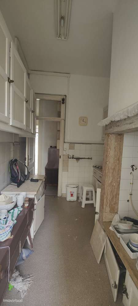 APARTAMENTO T-3 RUA TOMÁS RIBEIRO PARA REMODELAÇÃO TOTAL-26