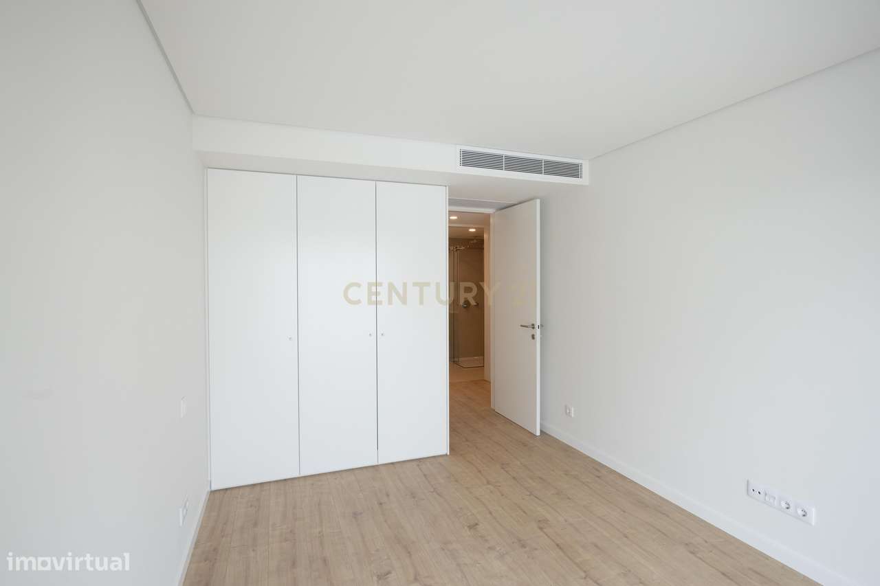 Apartamento T2 com estacionamento e piscina - Areeiro - Grande imagem: 2/15