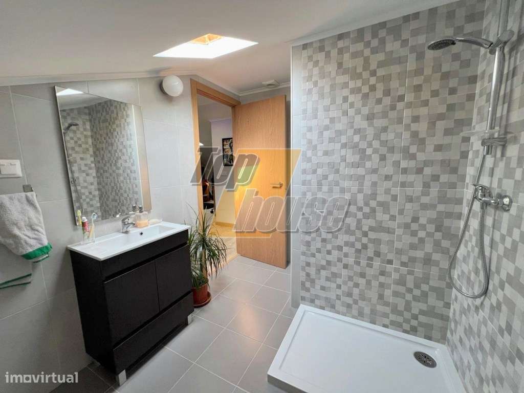 APARTAMENTO T2 + APROVEITAMENTO DE SÓTÃO | TOTALMENTE REMODELADO-16