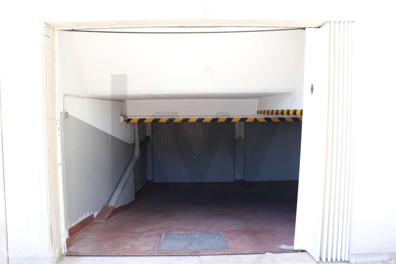 Arrendamento Garagem | Rua de Almada - Costa da Caparica / Santo Antón - Grande imagem: 2/3