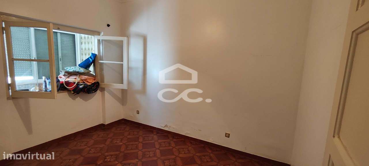 Apartamento T2 com 90m2 de espaço exterior na Cova da Piedade-5