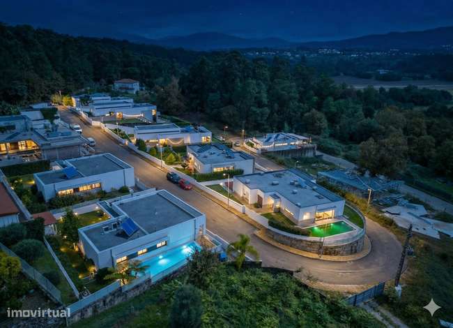 Exclusiva Moradia Individual Moderna e Luxuosa-5