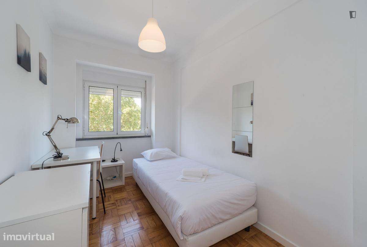 Quarto - localizado em Sete Rios Lisbon - Grande imagem: 4/10