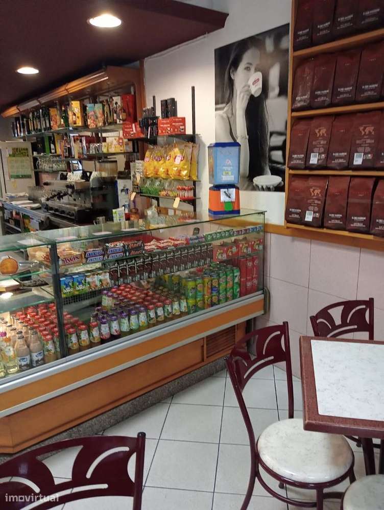 GRANDE OPORTUNIDADE ! TRESPASE DE CAFE EM GAIA-51