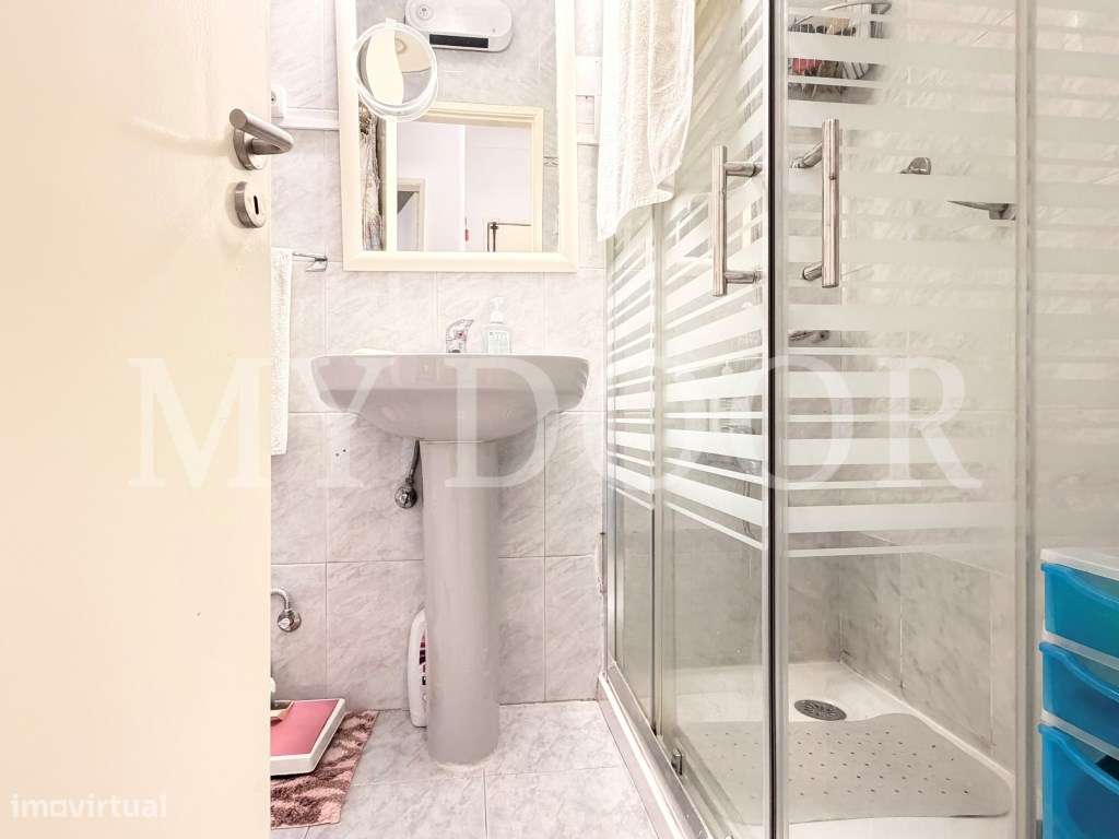 Apartamento T1 em Moscavide - 1º andar c/ Pequeno Espaço Exterior-27