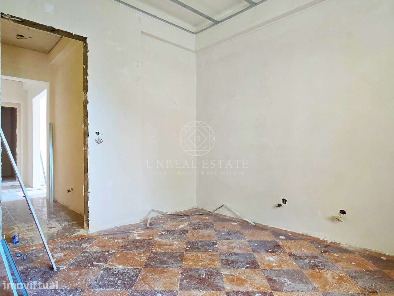 Apartamento T3 em Remodelação com Terraço de 80 m² e Parqueamento | Se-42