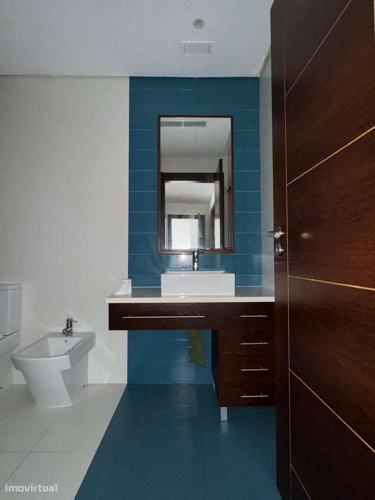 T4 com varanda, garagem e acessibilidade, 195m²-12