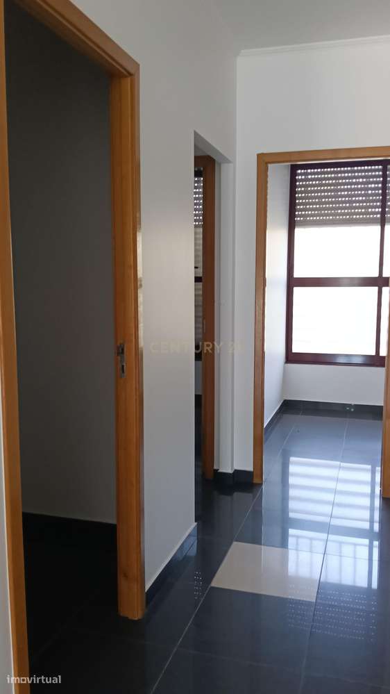 Excelente Espaço Comercial para Arrendamento em Vila Nova da Caparica - Grande imagem: 4/8