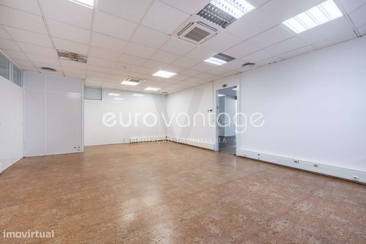 Espaço Comercial / Armazém com 700 m² a 5 minutos de Leiria-9