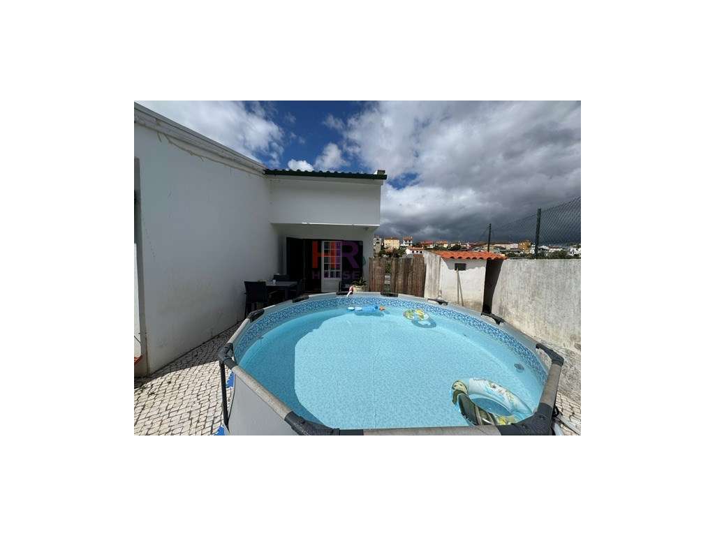 Vende-se Moradia Isolada M4+1 com garagem e jardim.-42