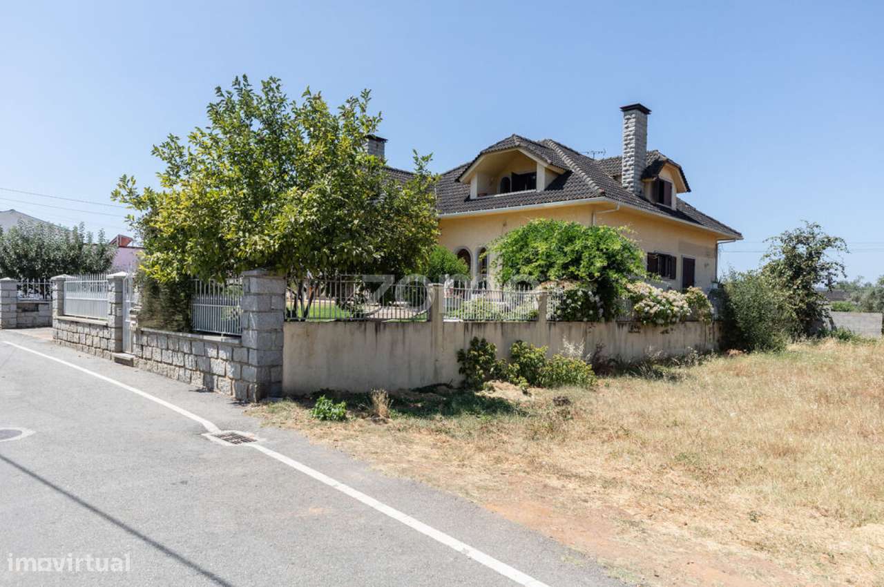 Moradia T5 com Anexos e Terreno na BARROSA em ARGANIL - Grande imagem: 2/42