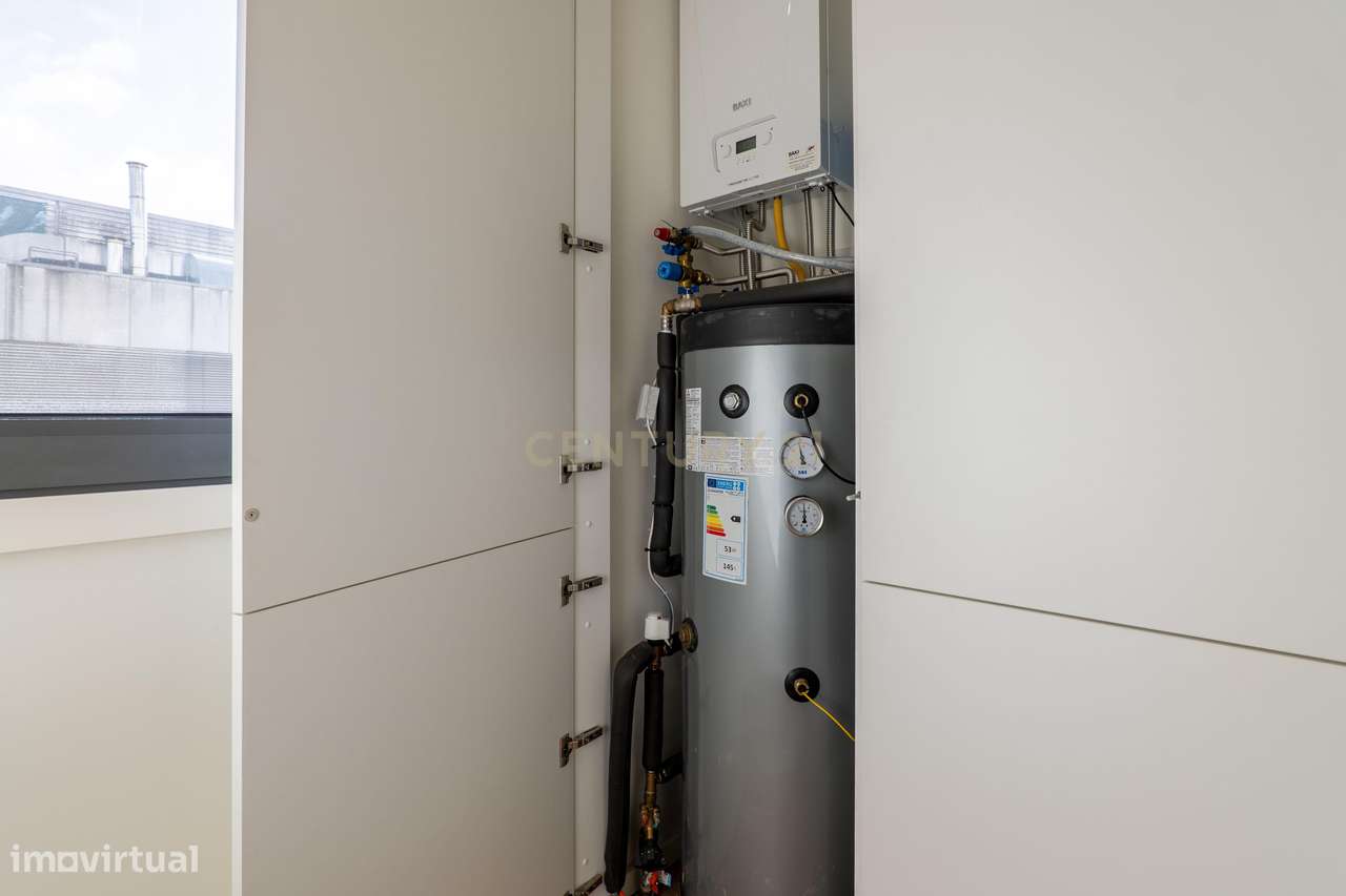 Apartamento T2 praticamente novo , nas Antas, Porto-28