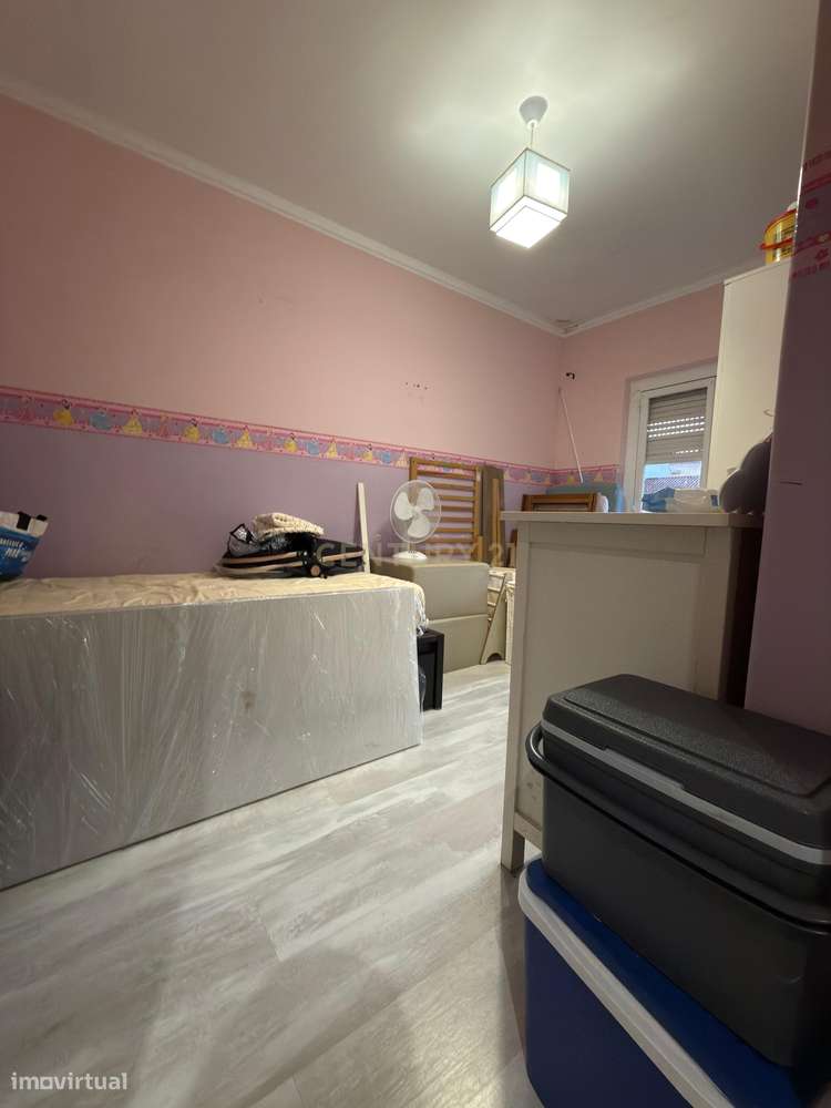 T2 no centro da Amadora, junto ao Babilónia e Metro-5