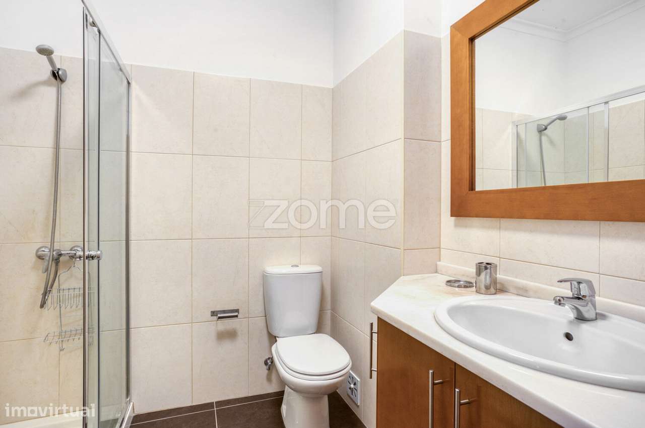 Apt T3 totalmente renovado no centro de Lisboa, junto à Gulbenkian-27