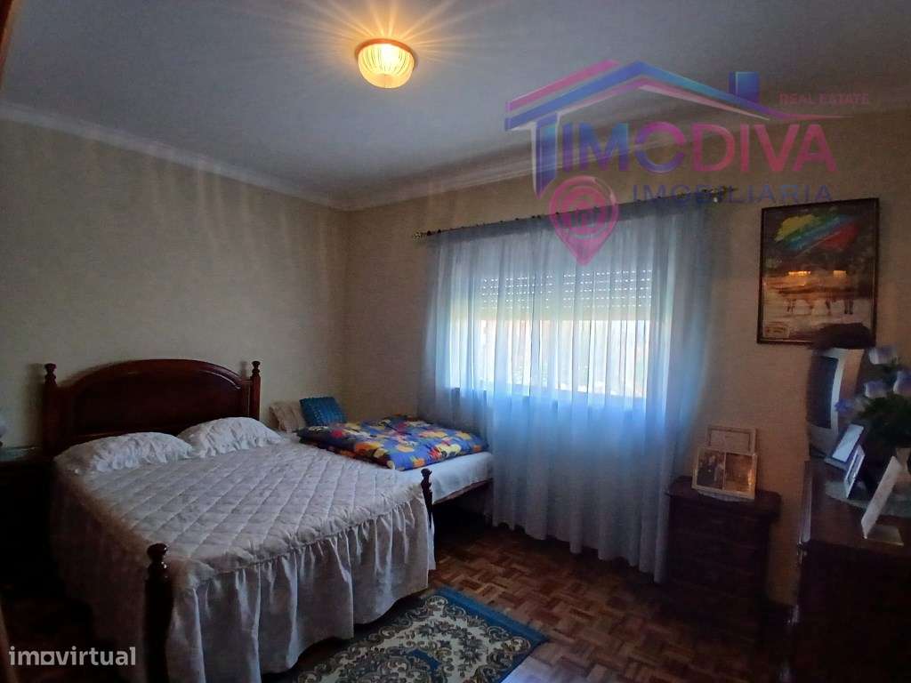 Moradia térrea T4, com churrasqueira e jardim em Arega-18