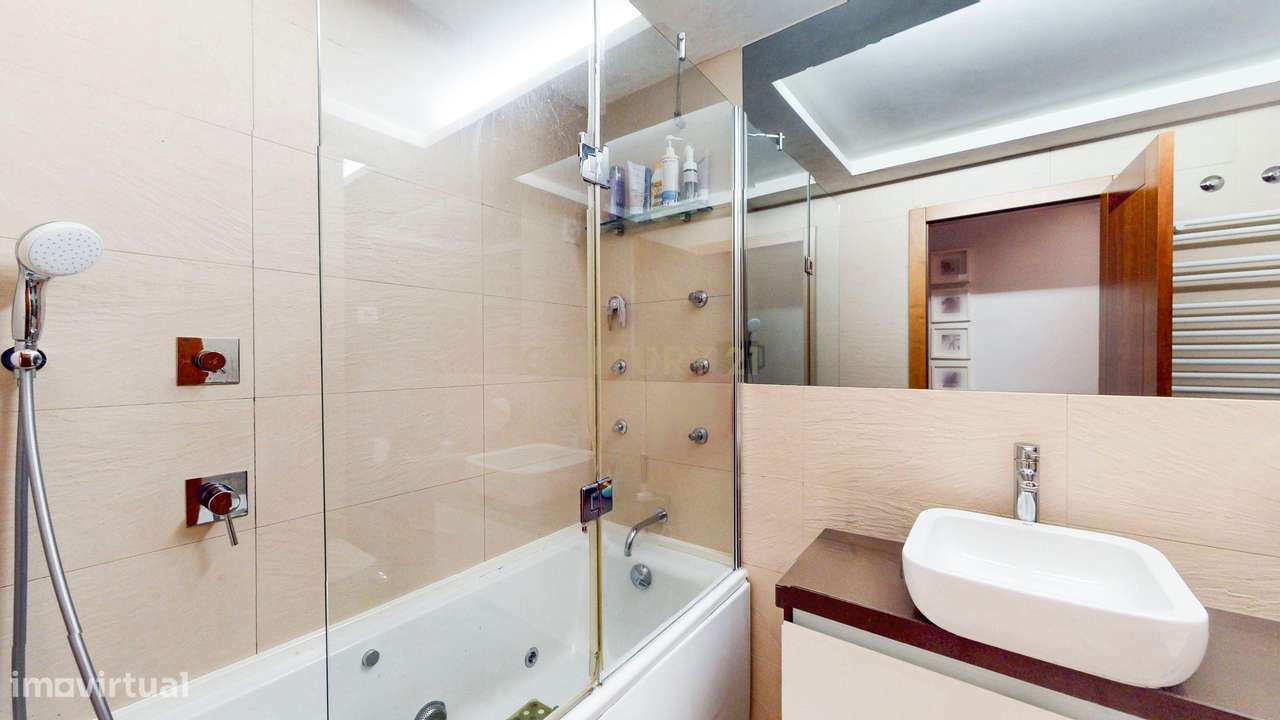 Apartamento T4 no Infantado de excelência, conforto e vista sobre a le-28