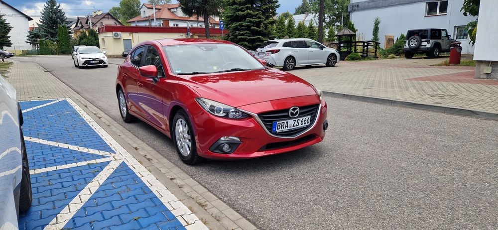 Mazda 3 III (2013-) SKYACTIV-G 120 Sports-Line 2015