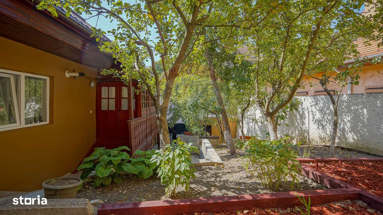 Casă individuală, parcare în curte, pod mansardabil în Centrul Istoric - Imagine principală: 3/20